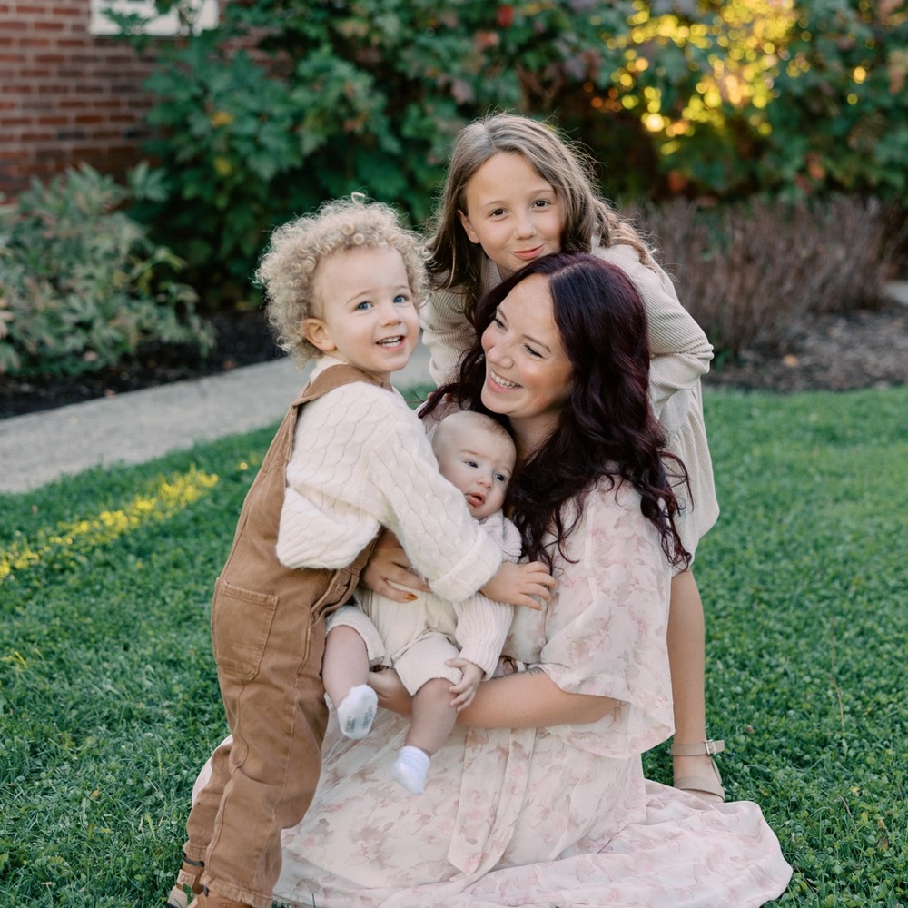 Meet your Poshmark ambassador, Shainamary!